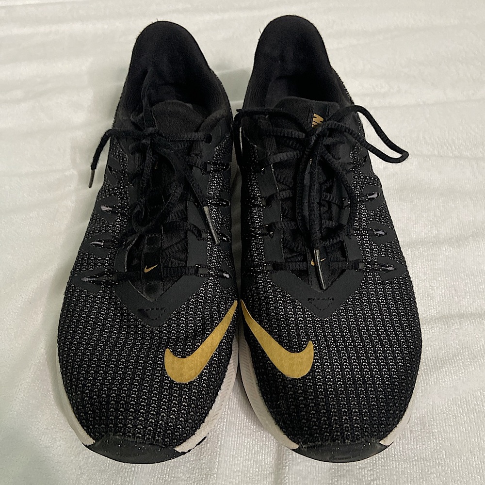 Nike Quest Running Shoe Black Metallic Gold White